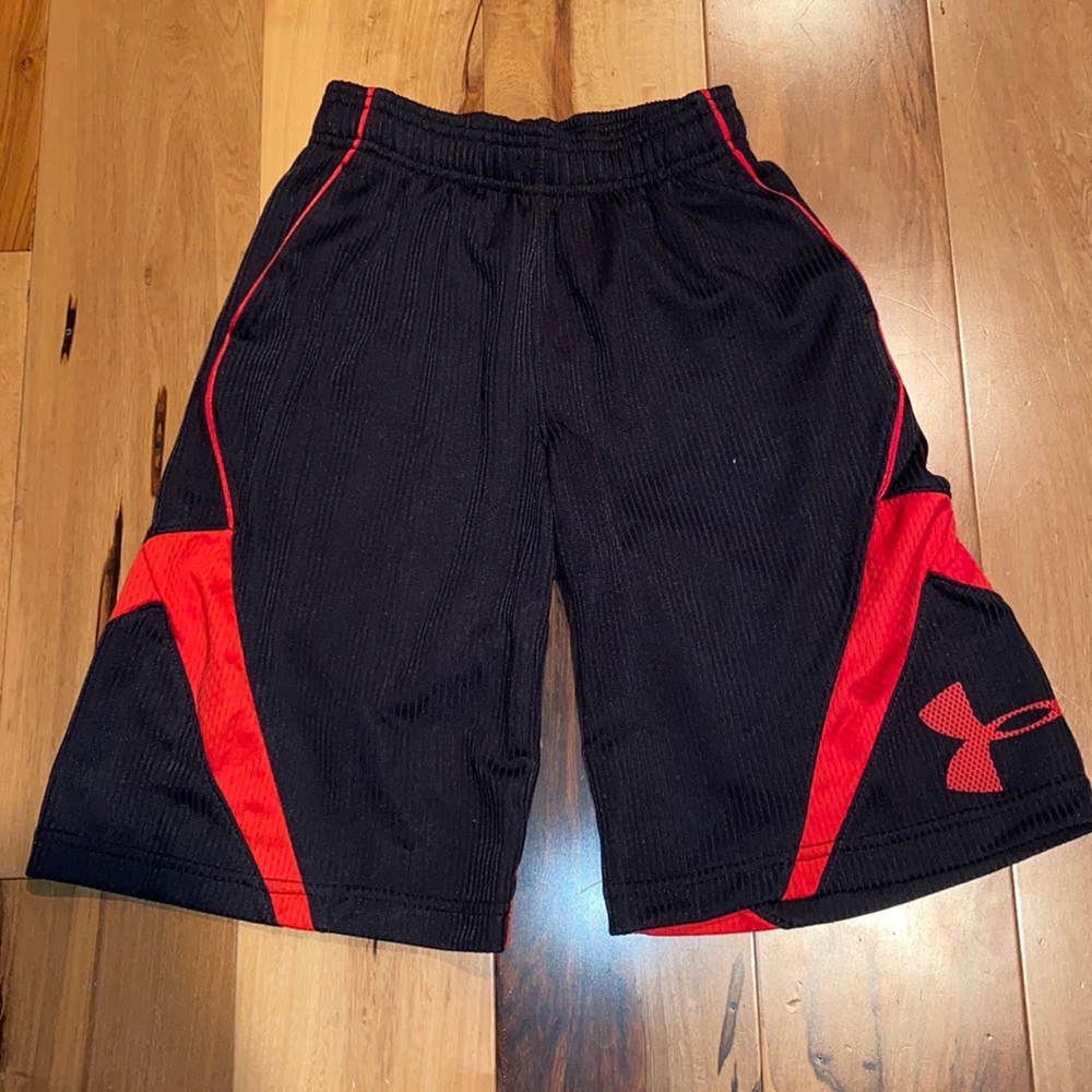 LIKE NEW~UNDER ARMOUR SHORTS~YOUTH XS